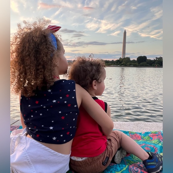 I’m going LIVE! Like this post to come hang with me for some amazing deals!🫶🏻 - Picture 12 of 17